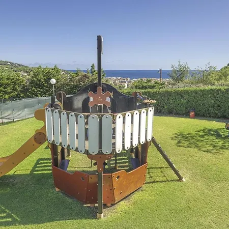 בית נופש Villaggio Colombo V5 *